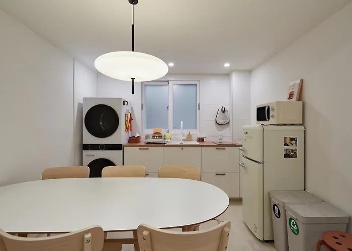 New Special,3min Walk To Gwangalli Drone Show,new Accommodation,free Luggage Storage,washer And Dryer Available,ott,drip Bag Coffee Busan